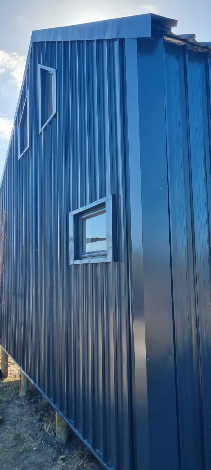 AZ200 Springlok 700 steel cladding — dark finish detail